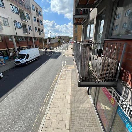 London Modern Flat Near Transports Apartment ภายนอก รูปภาพ