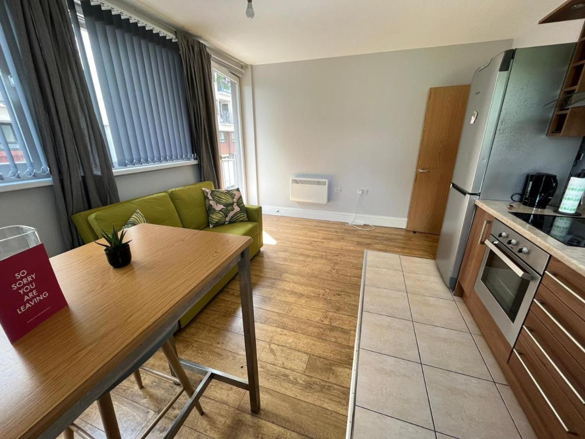 London Modern Flat Near Transports Apartment ภายนอก รูปภาพ