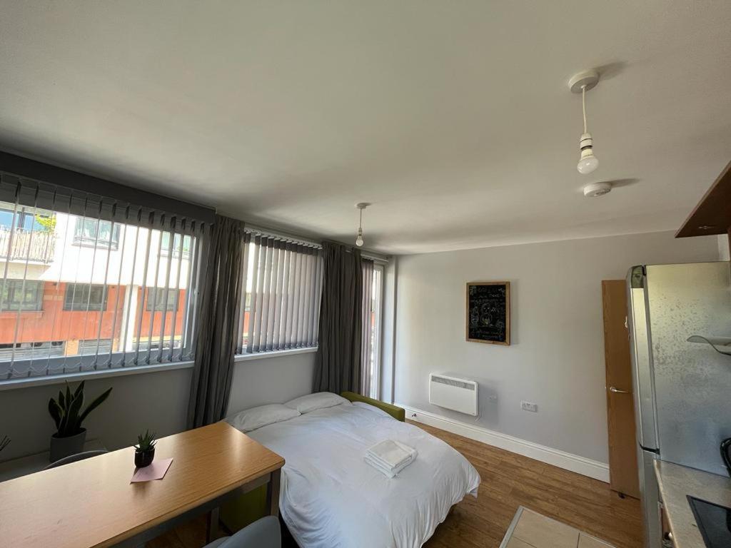 London Modern Flat Near Transports Apartment ภายนอก รูปภาพ