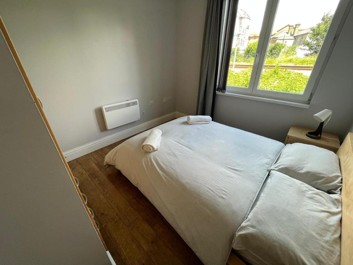 London Modern Flat Near Transports Apartment ภายนอก รูปภาพ