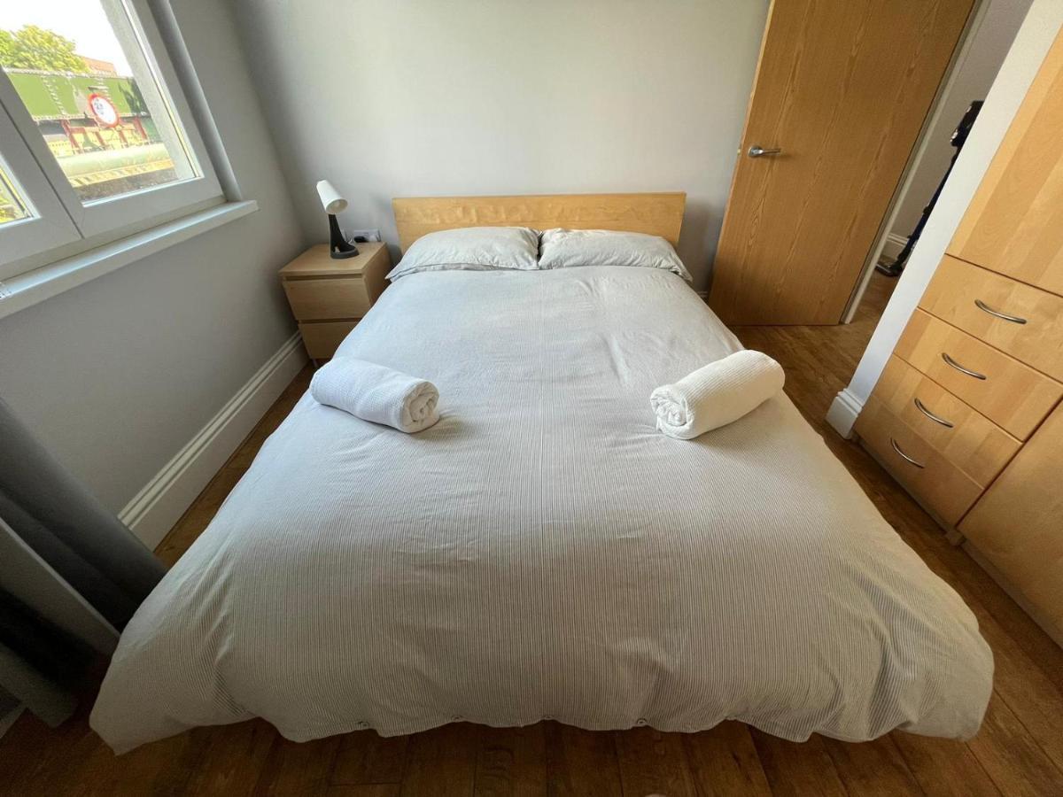 London Modern Flat Near Transports Apartment ภายนอก รูปภาพ