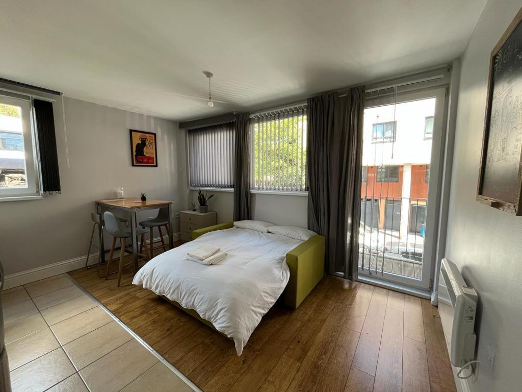 London Modern Flat Near Transports Apartment ภายนอก รูปภาพ