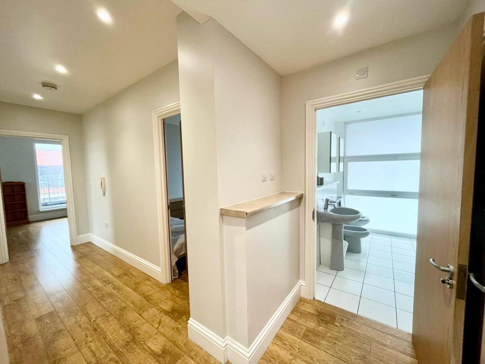 London Modern Flat Near Transports Apartment ภายนอก รูปภาพ