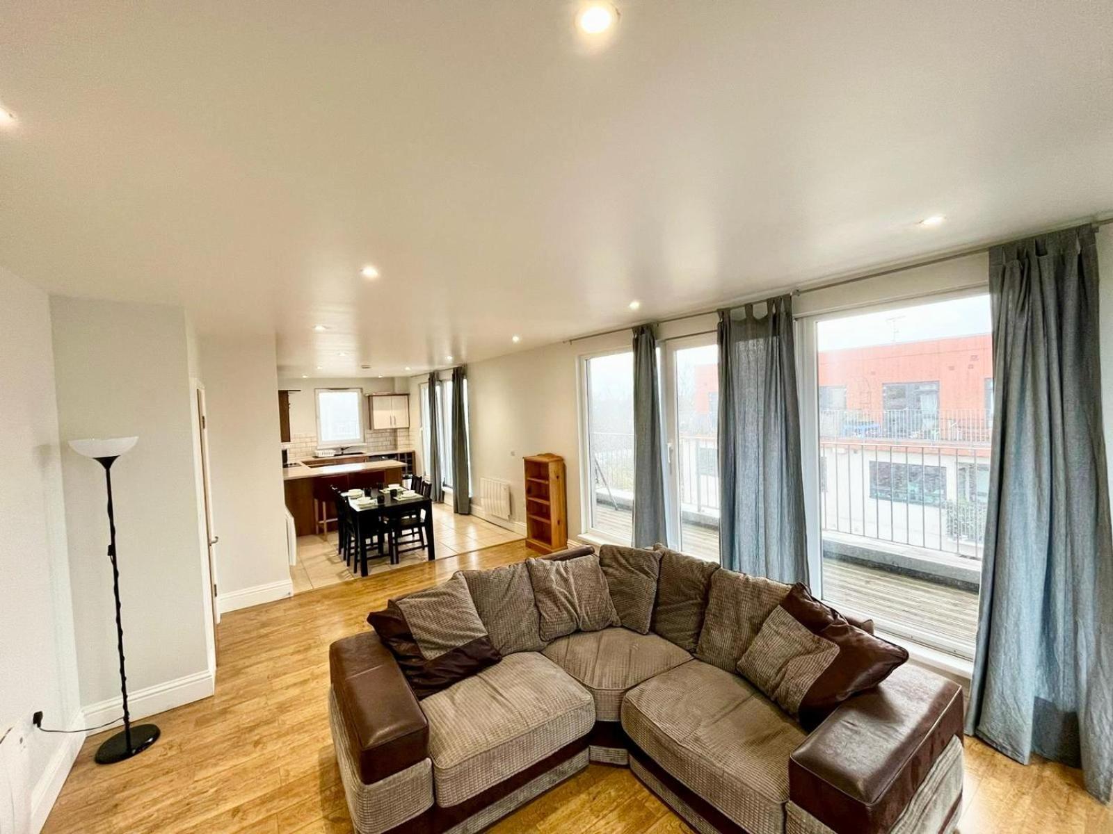 London Modern Flat Near Transports Apartment ภายนอก รูปภาพ