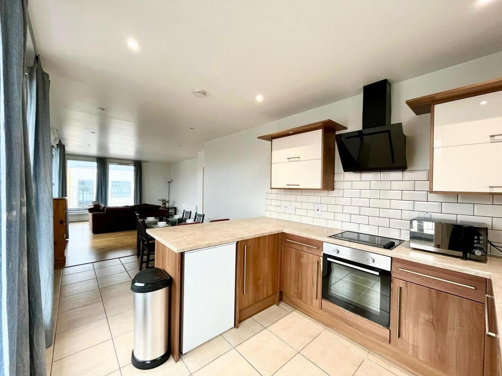 London Modern Flat Near Transports Apartment ภายนอก รูปภาพ