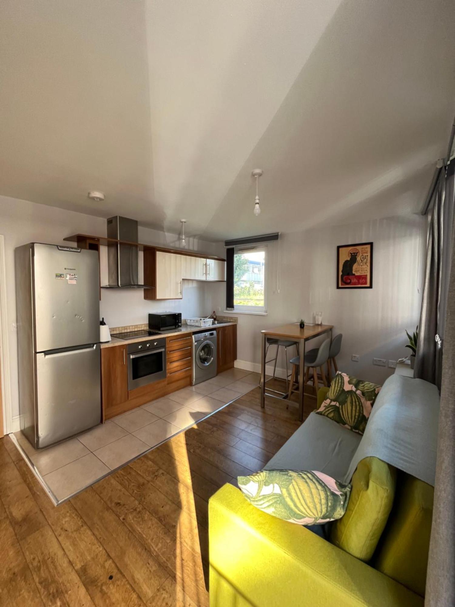 London Modern Flat Near Transports Apartment ภายนอก รูปภาพ