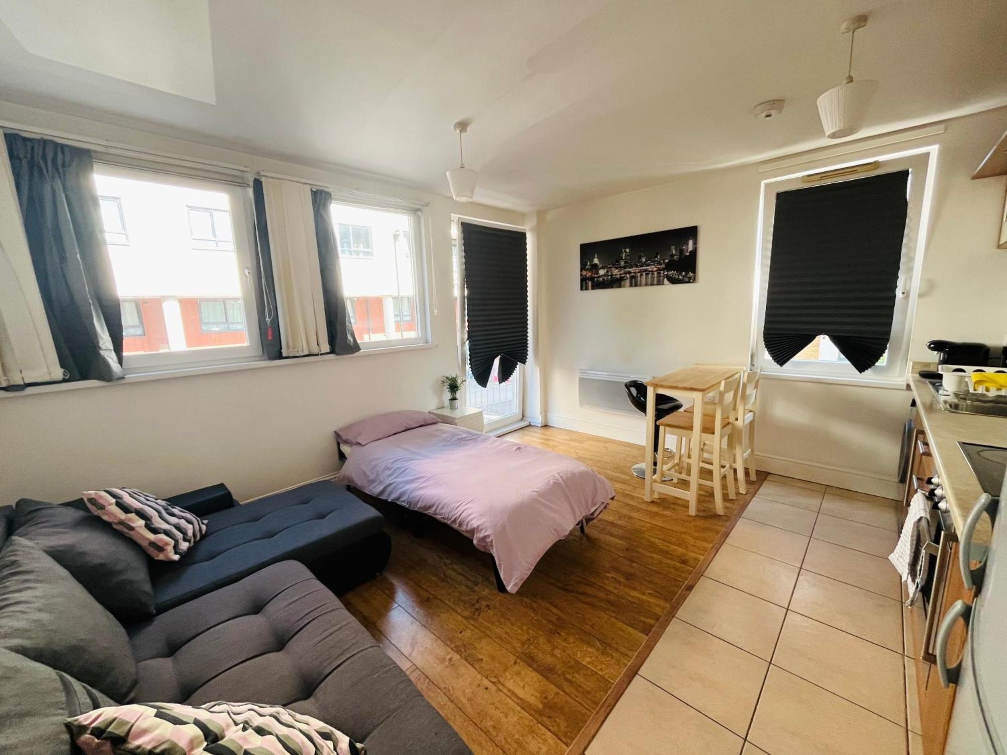London Modern Flat Near Transports Apartment ภายนอก รูปภาพ