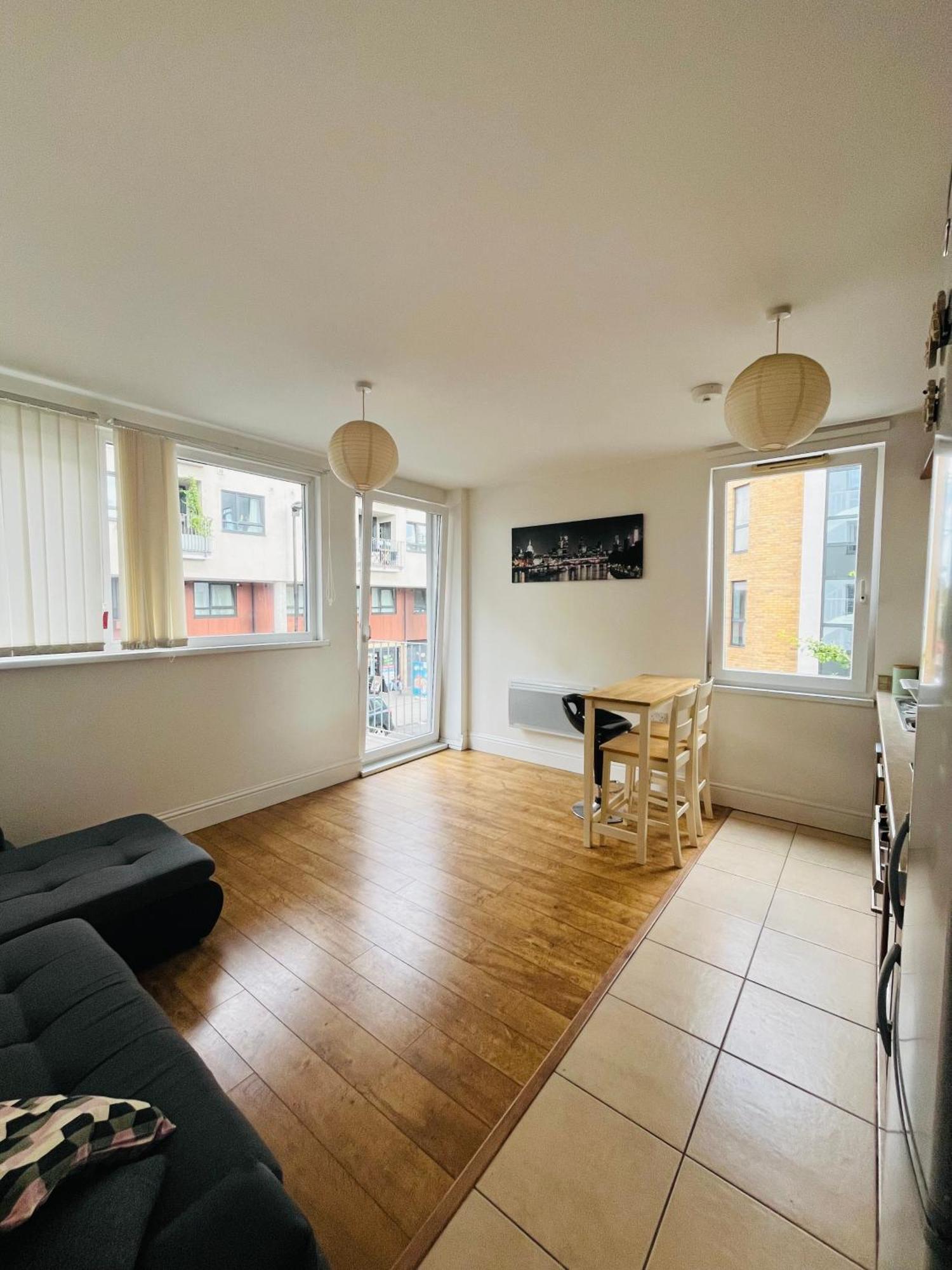 London Modern Flat Near Transports Apartment ภายนอก รูปภาพ